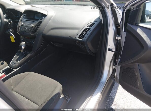 1FADP3F27HL320326 2017 FORD FOCUS Silver წინა სალონის ხედი