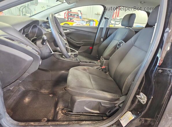 1FADP3F28GL282216 2016 FORD FOCUS Черный Вид салона спереди