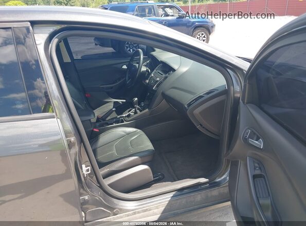 1FADP3F28GL390111 2016 FORD FOCUS Gray Vista interior delantera