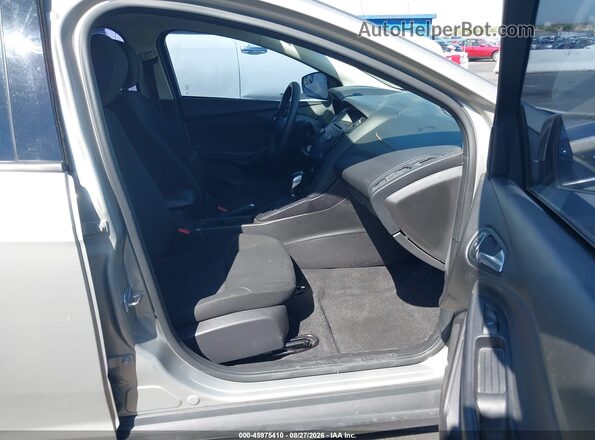 1FADP3F28GL391971 2016 FORD FOCUS Gold Вид салону спереду
