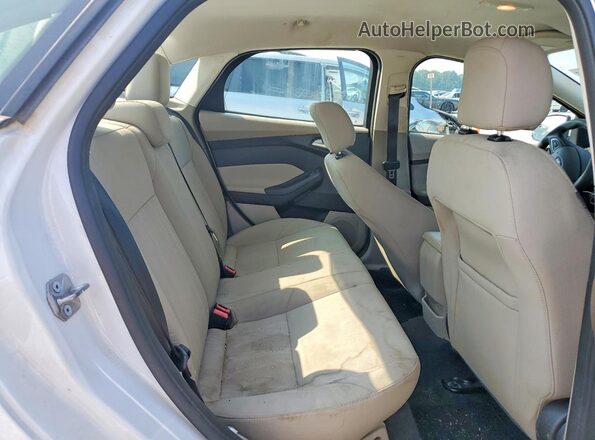 1FADP3F28GL401835 2016 FORD FOCUS White Հետևի նստատեղերի տեսք