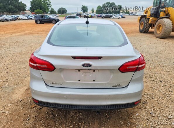 1FADP3F28JL226655 2018 FORD FOCUS Silver Widok z tyłu
