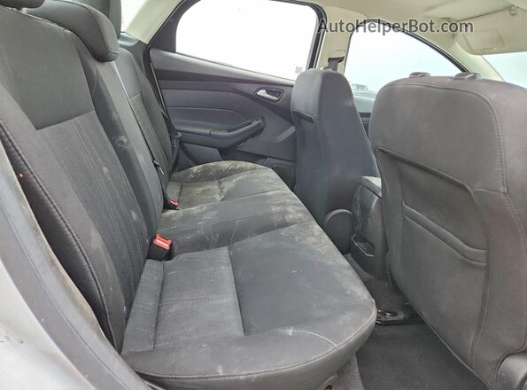 1FADP3F28JL272275 2018 FORD FOCUS White Widok tylnych siedzeń