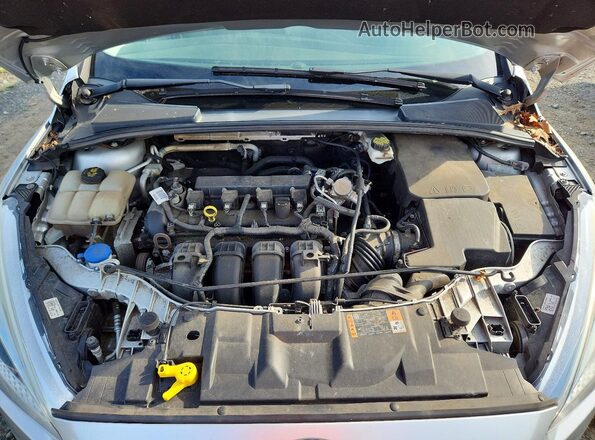 1FADP3F28JL290890 2018 FORD FOCUS Silver Rear interior view
