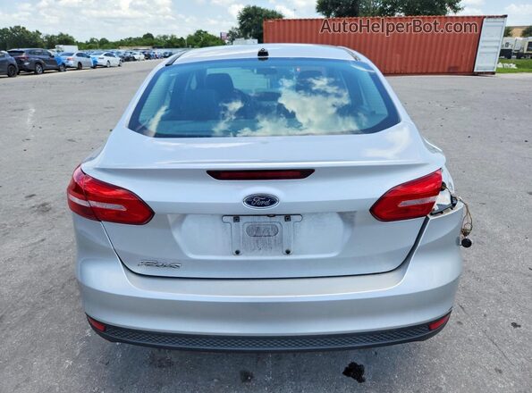 1FADP3F29JL206687 2018 FORD FOCUS Silver Widok z tyłu