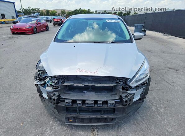 1FADP3F29JL206687 2018 FORD FOCUS Silver Widok z przodu