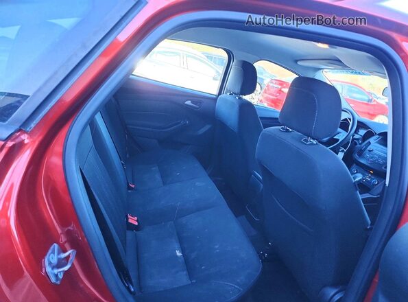 1FADP3F29JL276030 2018 FORD FOCUS Red Rear seats view