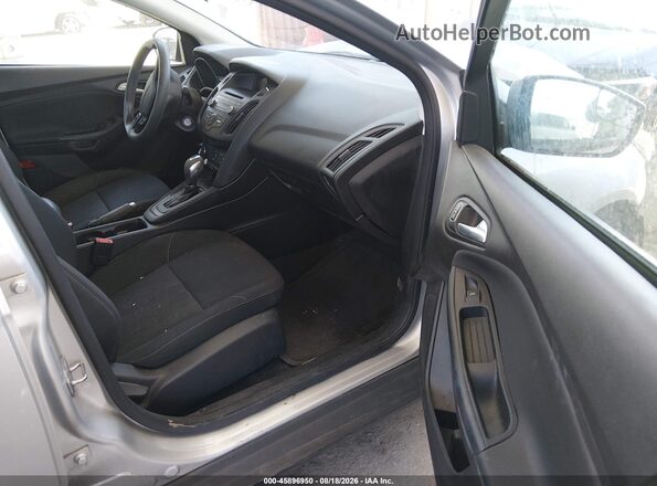 1FADP3F2XGL290804 2016 FORD FOCUS Silver Front interior view