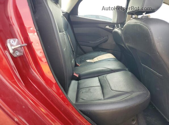 1FADP3F2XGL302403 2016 FORD FOCUS Maroon Rear seats view