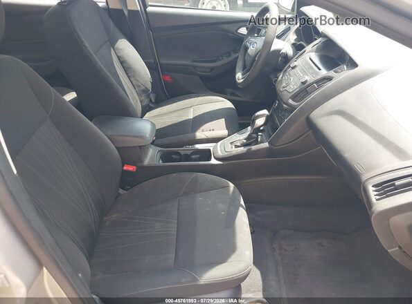 1FADP3F2XGL365940 2016 FORD FOCUS Gold Widok wnętrza z przodu