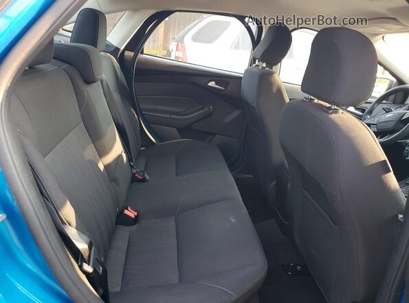 1FADP3F2XGL390708 2016 FORD FOCUS Blue Rear seats view