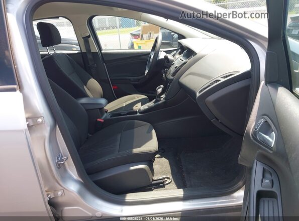 1FADP3F2XHL296880 2017 FORD FOCUS Silver Front interior view