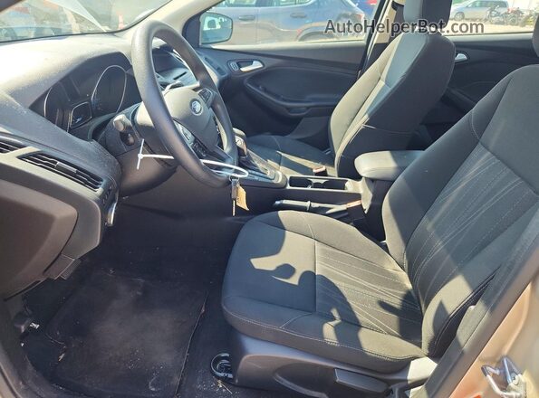 1FADP3F2XHL331952 2017 FORD FOCUS Gold Widok wnętrza z przodu