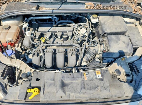 1FADP3F2XHL331952 2017 FORD FOCUS Gold Widok wnętrza z tyłu