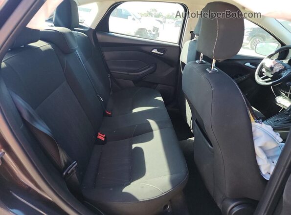 1FADP3F2XJL270401 2018 FORD FOCUS Gray Rear seats view