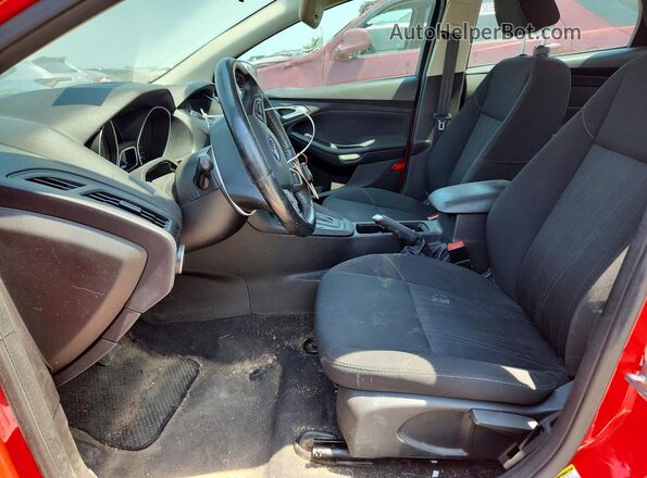 1FADP3FE0HL200796 2017 FORD FOCUS Red Front interior view