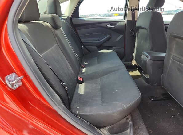 1FADP3FE0JL286830 2018 FORD FOCUS Red უკანა სავარძლების ხედი