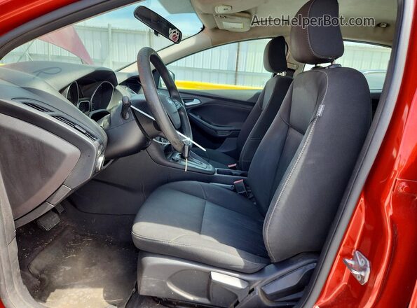 1FADP3FE0JL286830 2018 FORD FOCUS Red წინა სალონის ხედი
