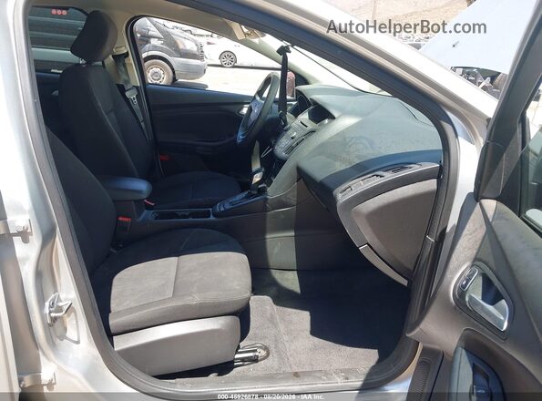 1FADP3FE1HL235878 2017 FORD FOCUS Silver წინა სალონის ხედი