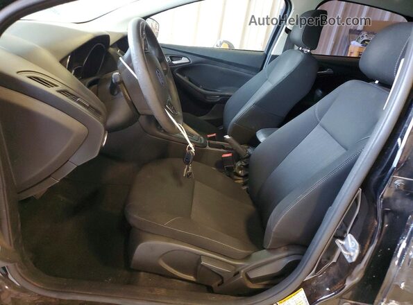 1FADP3FE1JL282513 2018 FORD FOCUS Черный Вид салона спереди