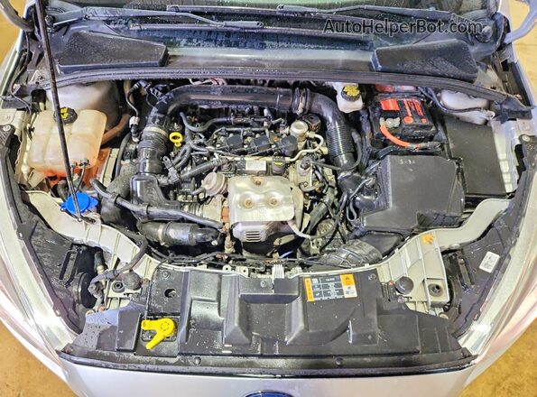 1FADP3FE1JL320208 2018 FORD FOCUS Silver Rear interior view