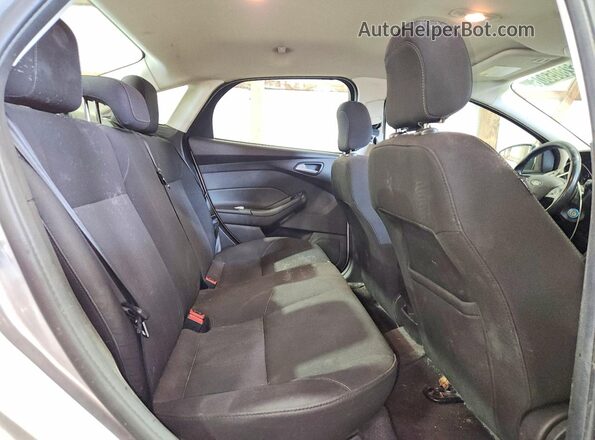 1FADP3FE1JL320208 2018 FORD FOCUS Silver Rear seats view