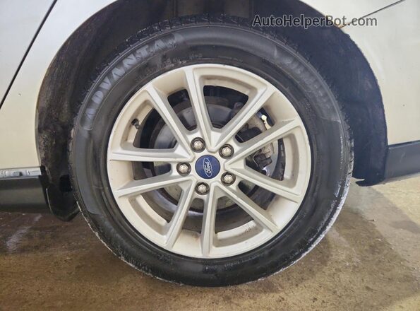 1FADP3FE1JL320208 2018 FORD FOCUS Silver 