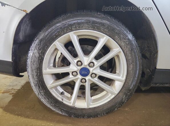 1FADP3FE1JL320208 2018 FORD FOCUS Silver 