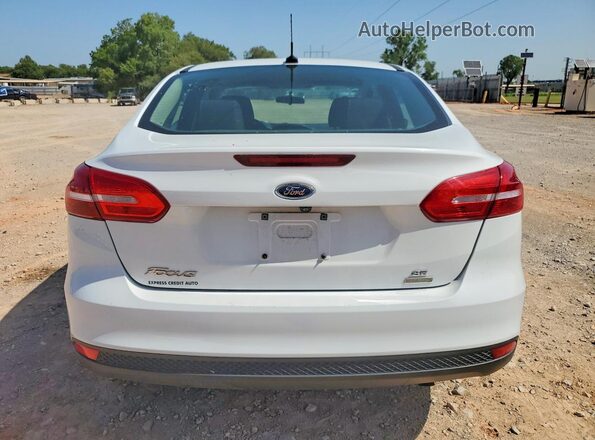 1FADP3FE2JL202779 2018 FORD FOCUS Белый Вид сзади