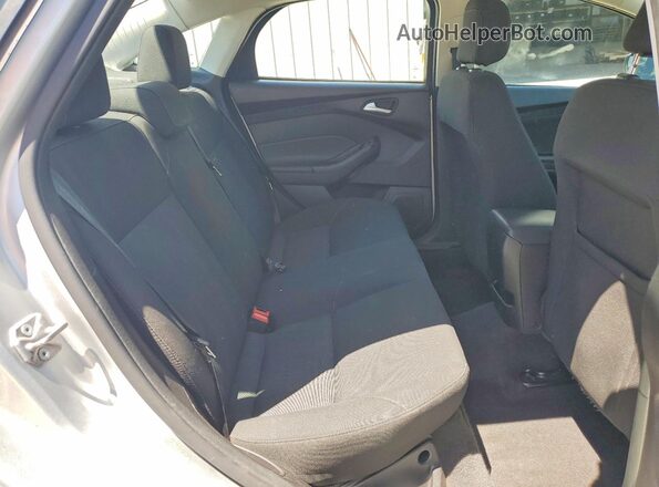 1FADP3FE2JL313543 2018 FORD FOCUS Silver უკანა სავარძლების ხედი