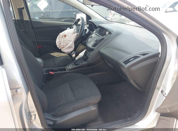 1FADP3FE3HL284094 2017 FORD FOCUS Silver Սալոնի դիմացի տեսք