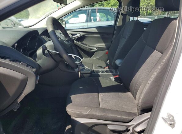 1FADP3FE5JL268176 2018 FORD FOCUS Белый Вид салона спереди