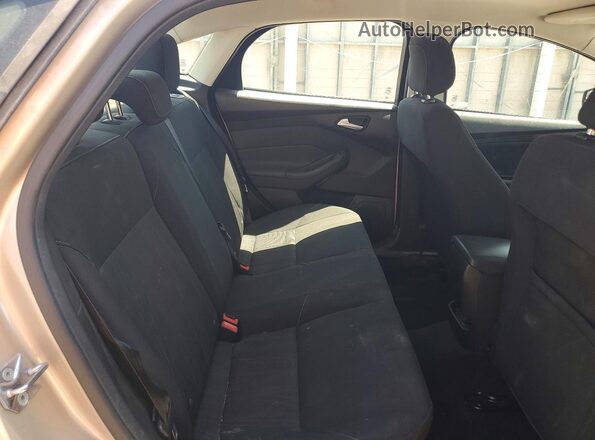 1FADP3FE7JL210781 2018 FORD FOCUS Beige Vista de los asientos traseros