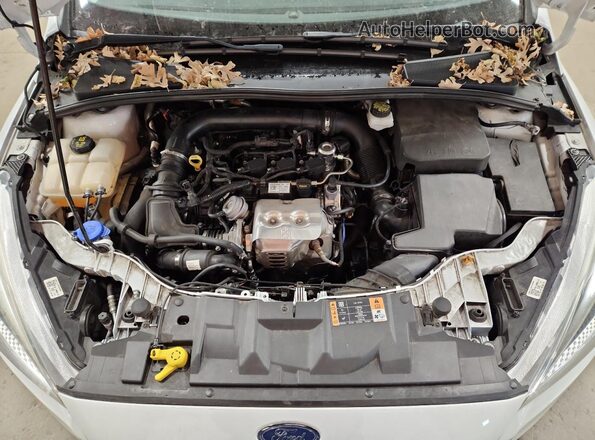1FADP3FE7JL312680 2018 FORD FOCUS White Սալոնի հետևի տեսք