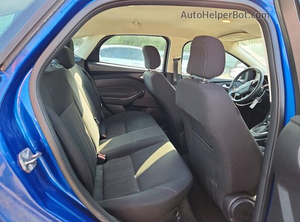 1FADP3FE8JL268804 2018 FORD FOCUS Blue Вид задніх сидінь