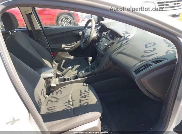 1FADP3FEXHL230498 2017 FORD FOCUS Silver Вид салону спереду
