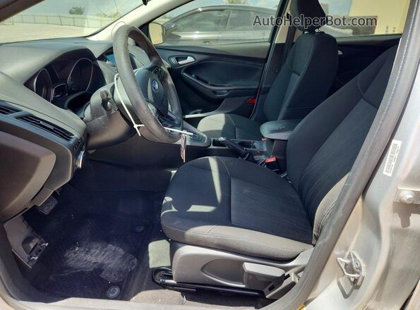 1FADP3H21HL256619 2017 FORD FOCUS Silver Widok wnętrza z przodu