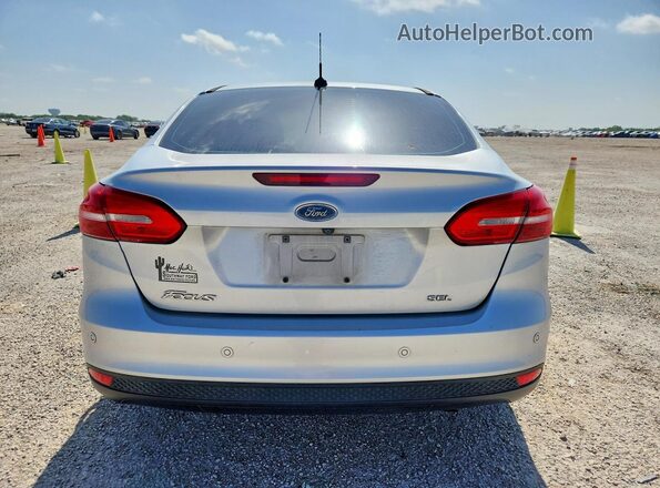 1FADP3H21HL256619 2017 FORD FOCUS Silver Widok z tyłu