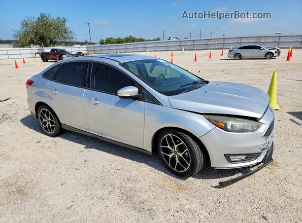 1FADP3H21HL256619 2017 FORD FOCUS Silver Przód prawy
