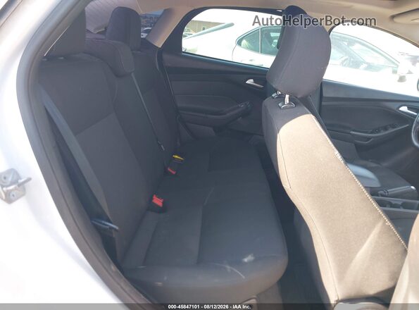 1FADP3H21HL257527 2017 FORD FOCUS White VIN կոդի պիտակի տեսք