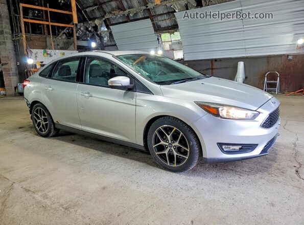 1FADP3H23HL237974 2017 FORD FOCUS Silver Delantero derecho