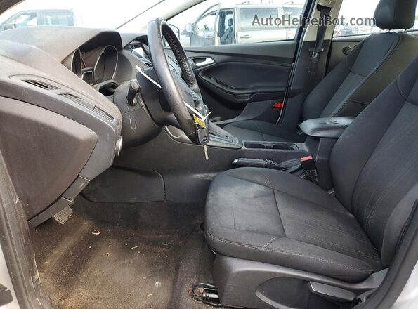 1FADP3H23JL242484 2018 FORD FOCUS Silver წინა სალონის ხედი