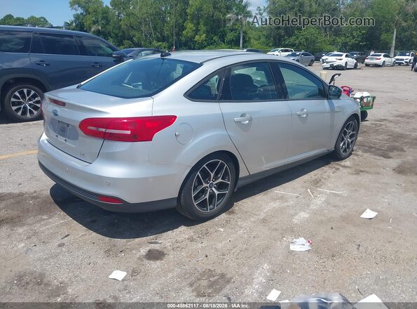 1FADP3H26JL299682 2018 FORD FOCUS Silver Trasero derecho