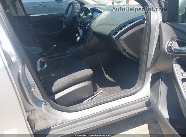 1FADP3H26JL299682 2018 FORD FOCUS Silver Vista interior delantera