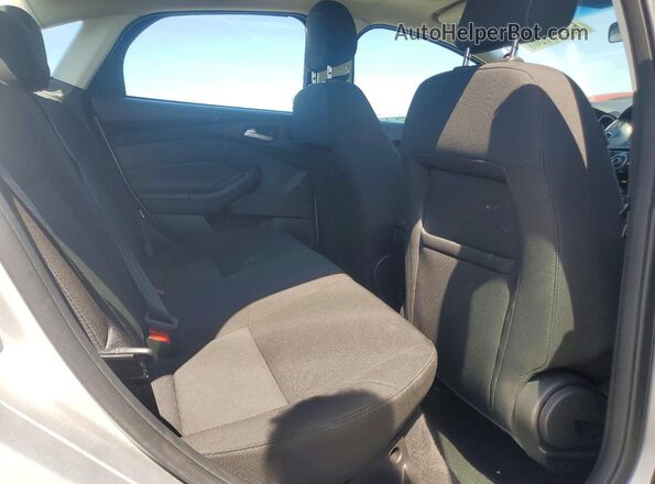 1FADP3H28JL202871 2018 FORD FOCUS Silver Widok tylnych siedzeń