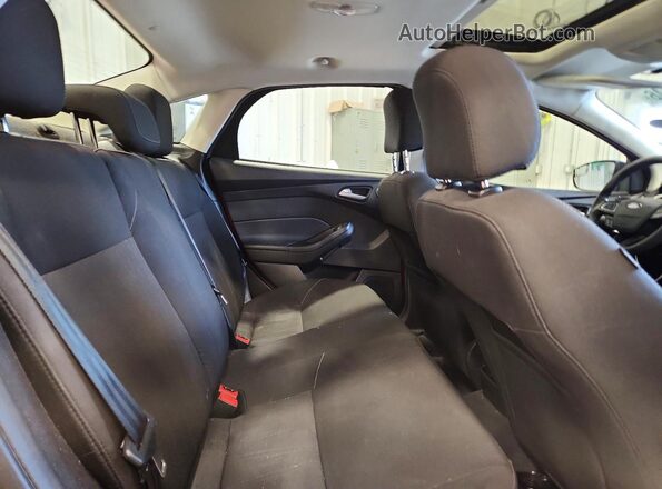1FADP3H29HL221052 2017 FORD FOCUS Red Vista de los asientos traseros