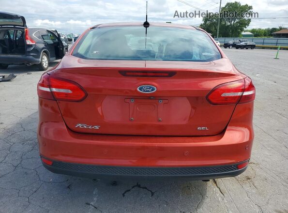 1FADP3H29JL303367 2018 FORD FOCUS Оранжевый Вид сзади