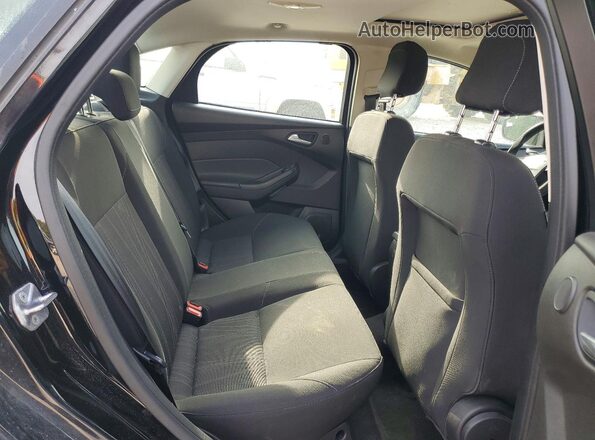 1FADP3H2XJL321439 2018 FORD FOCUS Black Rear seats view