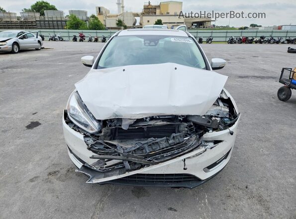 1FADP3J20JL269250 2018 FORD FOCUS White Widok z przodu