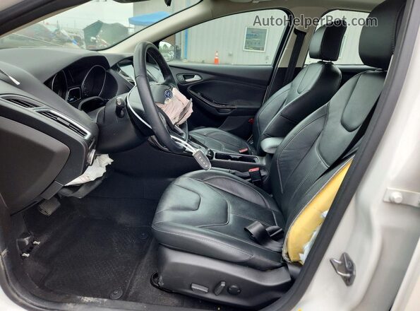 1FADP3J20JL269250 2018 FORD FOCUS White Widok wnętrza z przodu
